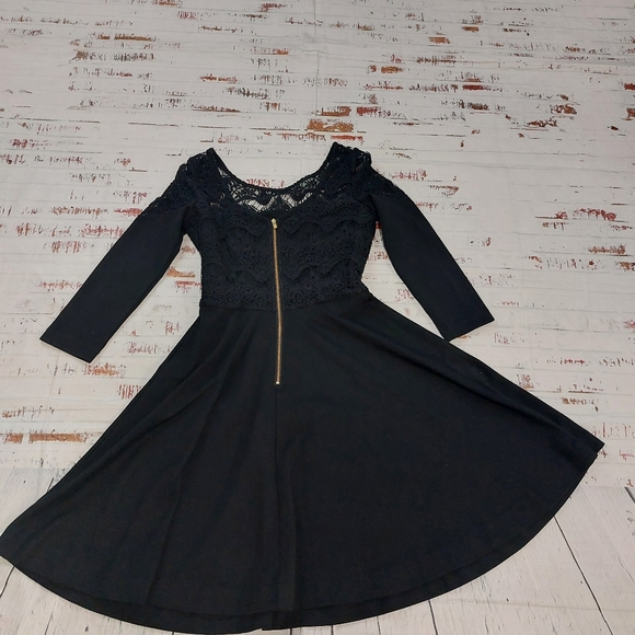 Lilly Pulitzer Remmy little black dress. Size XS - Picture 4 of 6